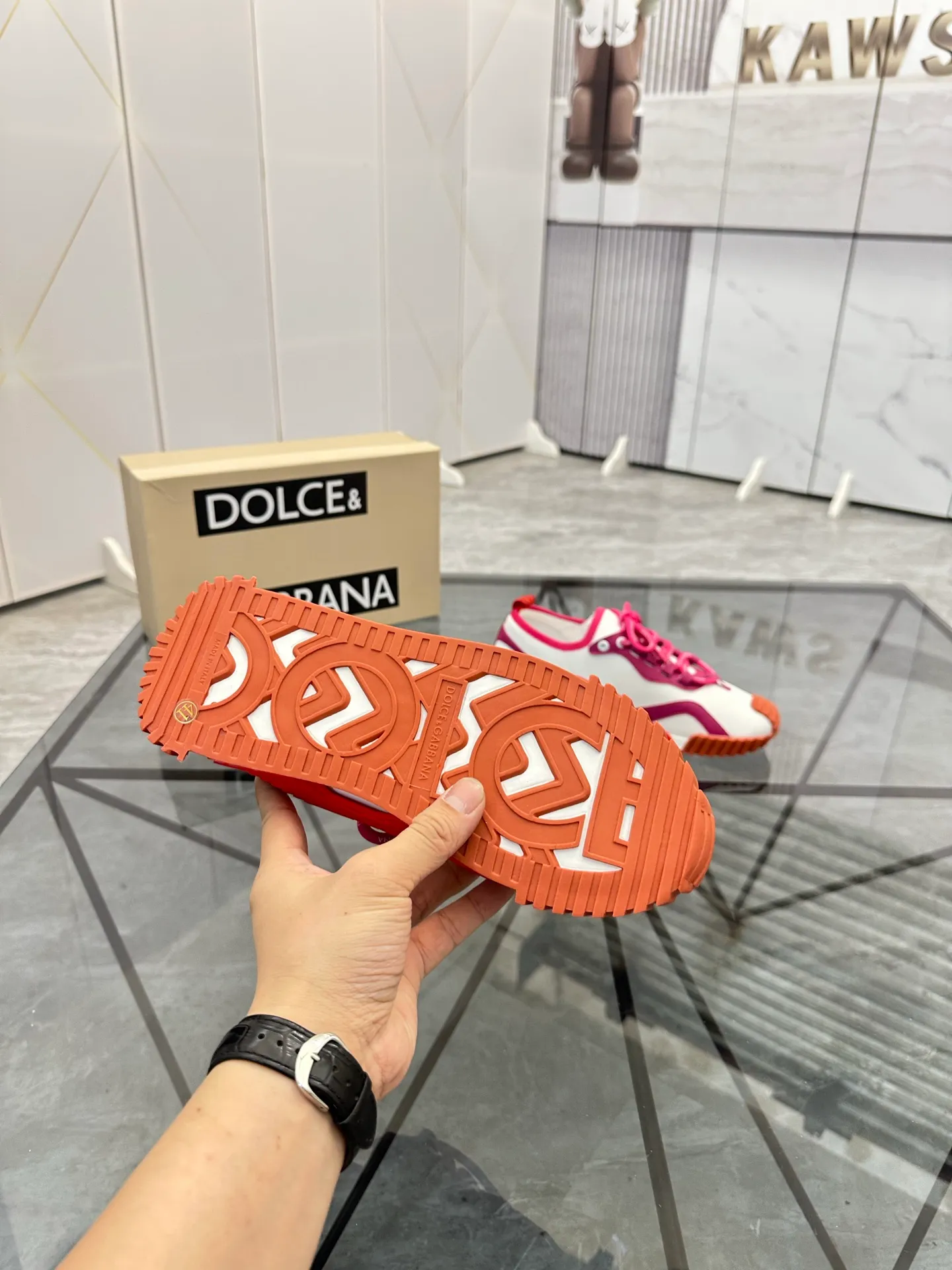 Men's shoes: 💰P460¥ Product trademark: DG "Dolce & Gabbana*" low-top sneakers Regular size: 35-44 (can be customized to 45.46.) Couple style Product materials: Upper imported cowhide stitching original material, breathable lining, original outsole. Number: 803